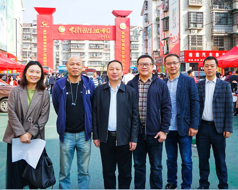 糧油集團(tuán)黨委書記、董事長(zhǎng)葉蓁帶隊(duì)赴湖南省消費(fèi)扶貧示范中心參與消費(fèi)扶貧活動(dòng)