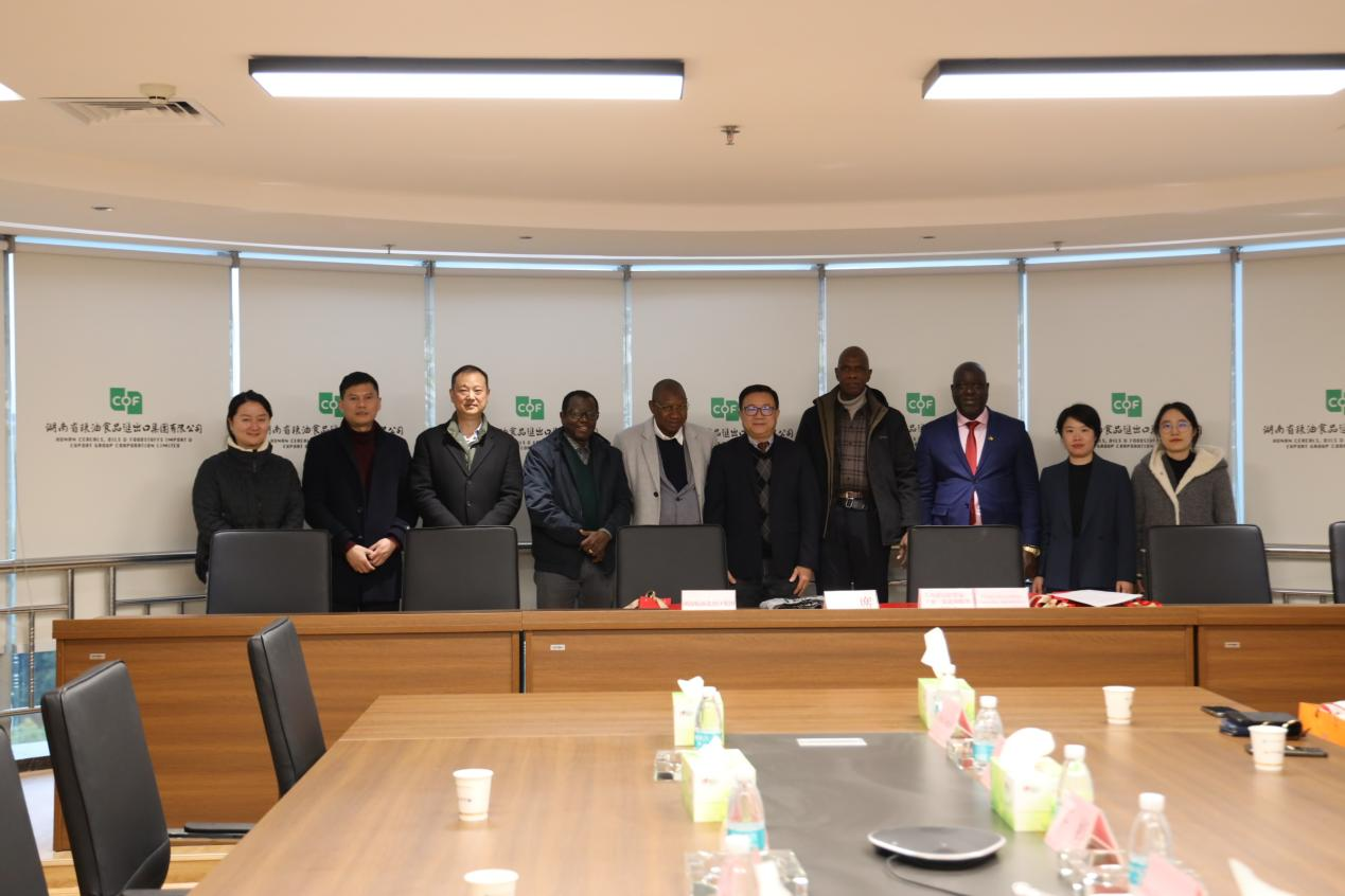 湖南糧油集團(tuán)與幾內(nèi)亞比紹貿(mào)易、工業(yè)、農(nóng)業(yè)和服務(wù)業(yè)商會(huì)簽訂合作備忘錄